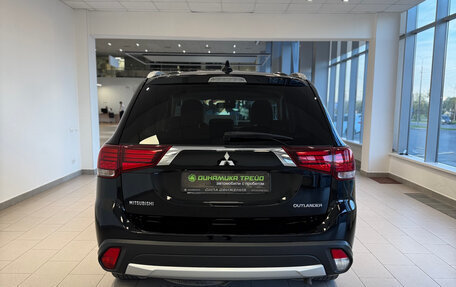 Mitsubishi Outlander III рестайлинг 3, 2018 год, 1 892 000 рублей, 7 фотография