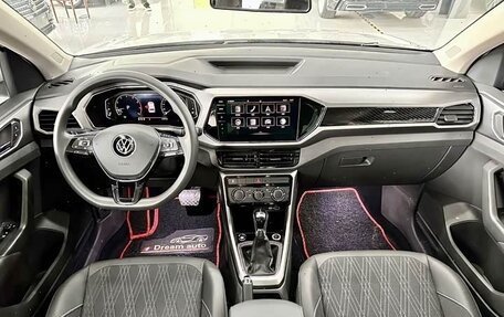 Volkswagen T-Cross I, 2022 год, 1 900 000 рублей, 13 фотография