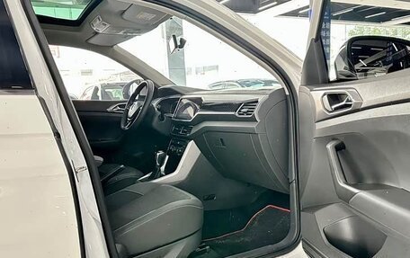 Volkswagen T-Cross I, 2022 год, 1 900 000 рублей, 12 фотография