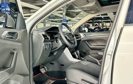 Volkswagen T-Cross I, 2022 год, 1 900 000 рублей, 10 фотография