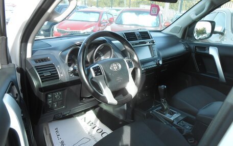Toyota Land Cruiser Prado 150 рестайлинг 2, 2016 год, 3 080 000 рублей, 9 фотография