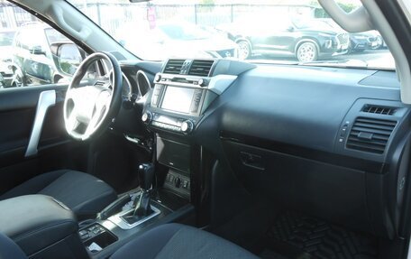 Toyota Land Cruiser Prado 150 рестайлинг 2, 2016 год, 3 080 000 рублей, 11 фотография
