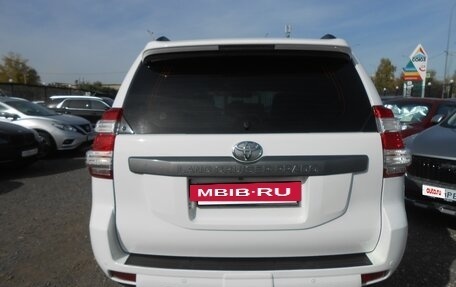 Toyota Land Cruiser Prado 150 рестайлинг 2, 2016 год, 3 080 000 рублей, 6 фотография