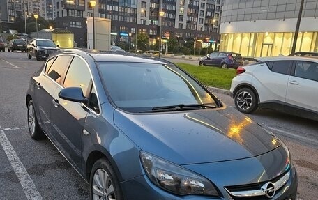 Opel Astra J, 2014 год, 990 000 рублей, 2 фотография