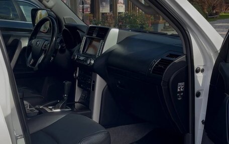 Toyota Land Cruiser Prado 150 рестайлинг 2, 2012 год, 2 650 000 рублей, 11 фотография