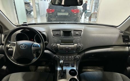 Toyota Highlander III, 2013 год, 2 399 900 рублей, 8 фотография