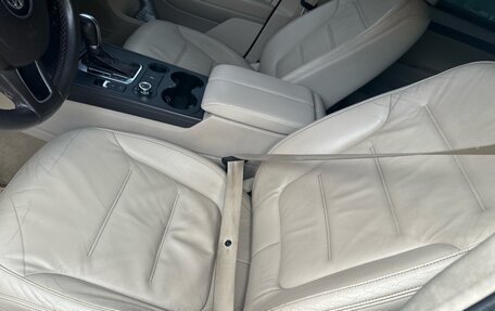 Volkswagen Touareg III, 2011 год, 1 470 000 рублей, 6 фотография