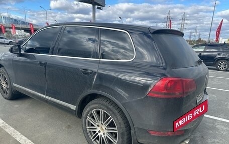 Volkswagen Touareg III, 2011 год, 1 470 000 рублей, 2 фотография