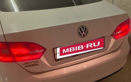 Volkswagen Jetta VI, 2012 год, 800 000 рублей, 2 фотография