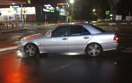 Mercedes-Benz C-Класс, 1998 год, 420 000 рублей, 1 фотография