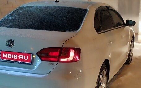 Volkswagen Jetta VI, 2013 год, 1 100 000 рублей, 2 фотография