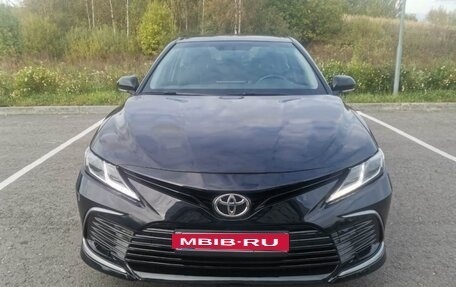 Toyota Camry, 2021 год, 2 550 000 рублей, 3 фотография