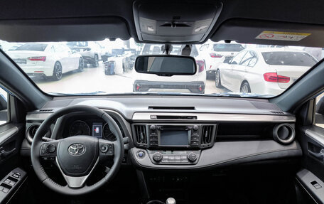 Toyota RAV4, 2016 год, 2 420 000 рублей, 18 фотография