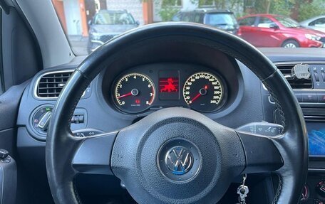 Volkswagen Polo VI (EU Market), 2011 год, 750 000 рублей, 25 фотография