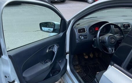 Volkswagen Polo VI (EU Market), 2011 год, 750 000 рублей, 22 фотография