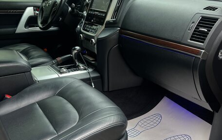 Toyota Land Cruiser 200, 2016 год, 6 100 000 рублей, 8 фотография
