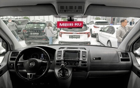 Volkswagen Caravelle T5, 2013 год, 1 950 000 рублей, 14 фотография