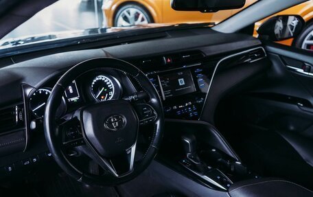 Toyota Camry, 2018 год, 1 896 000 рублей, 10 фотография