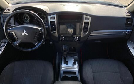 Mitsubishi Pajero IV, 2014 год, 2 150 000 рублей, 11 фотография