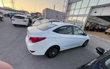 Hyundai Solaris II рестайлинг, 2015 год, 1 100 000 рублей, 2 фотография