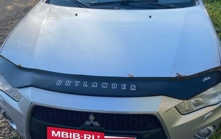 Mitsubishi Outlander III рестайлинг 3, 2010 год, 880 000 рублей, 1 фотография