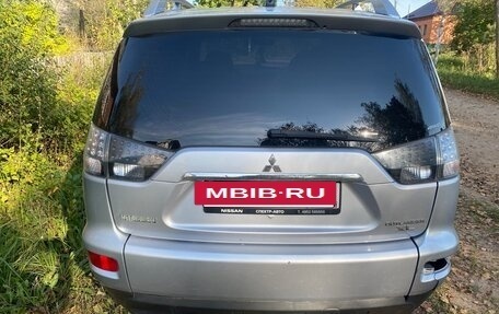 Mitsubishi Outlander III рестайлинг 3, 2010 год, 880 000 рублей, 2 фотография