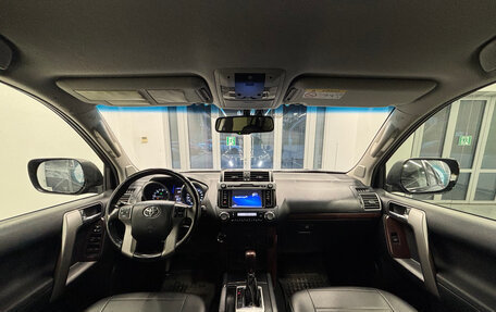 Toyota Land Cruiser Prado 150 рестайлинг 2, 2015 год, 3 350 000 рублей, 23 фотография