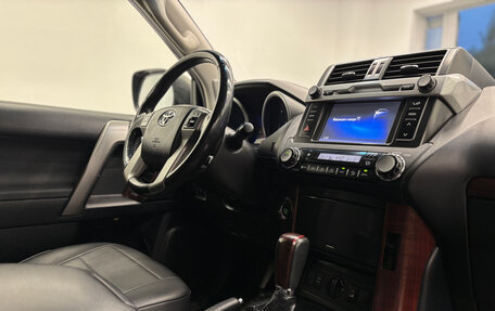 Toyota Land Cruiser Prado 150 рестайлинг 2, 2015 год, 3 350 000 рублей, 28 фотография