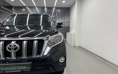 Toyota Land Cruiser Prado 150 рестайлинг 2, 2015 год, 3 350 000 рублей, 29 фотография