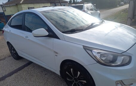 Hyundai Solaris II рестайлинг, 2012 год, 670 000 рублей, 5 фотография