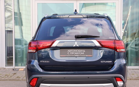 Mitsubishi Outlander III рестайлинг 3, 2018 год, 1 690 000 рублей, 4 фотография