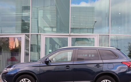 Mitsubishi Outlander III рестайлинг 3, 2018 год, 1 690 000 рублей, 2 фотография