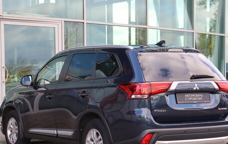 Mitsubishi Outlander III рестайлинг 3, 2018 год, 1 690 000 рублей, 3 фотография