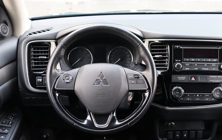 Mitsubishi Outlander III рестайлинг 3, 2018 год, 1 690 000 рублей, 11 фотография