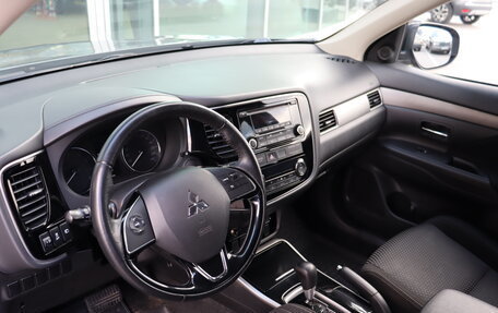 Mitsubishi Outlander III рестайлинг 3, 2018 год, 1 690 000 рублей, 12 фотография