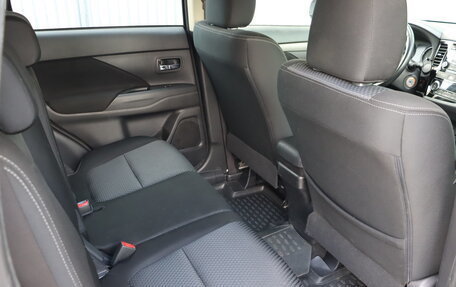 Mitsubishi Outlander III рестайлинг 3, 2018 год, 1 690 000 рублей, 22 фотография