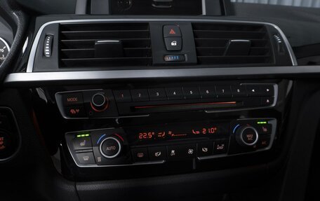 BMW 3 серия, 2017 год, 1 684 000 рублей, 16 фотография