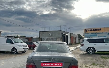 Mercedes-Benz E-Класс, 1994 год, 850 000 рублей, 6 фотография