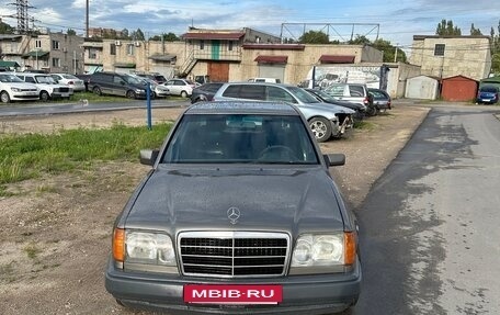 Mercedes-Benz E-Класс, 1994 год, 850 000 рублей, 2 фотография