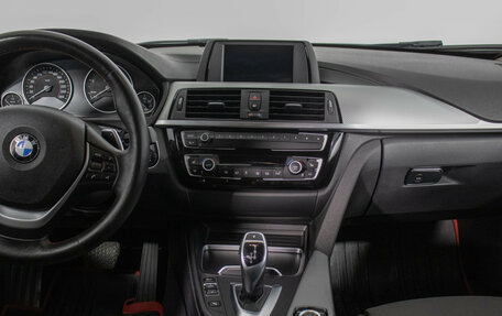 BMW 3 серия, 2018 год, 2 700 000 рублей, 14 фотография