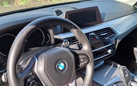 BMW 5 серия, 2019 год, 2 750 000 рублей, 13 фотография