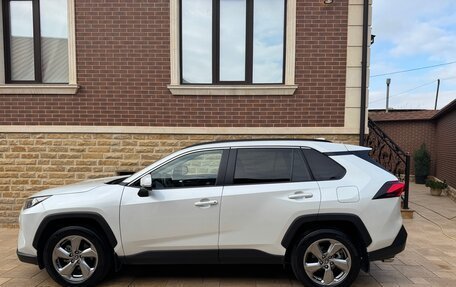 Toyota RAV4, 2021 год, 4 000 000 рублей, 5 фотография