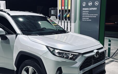 Toyota RAV4, 2021 год, 4 000 000 рублей, 2 фотография
