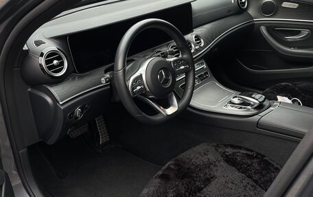 Mercedes-Benz E-Класс, 2019 год, 3 350 000 рублей, 5 фотография