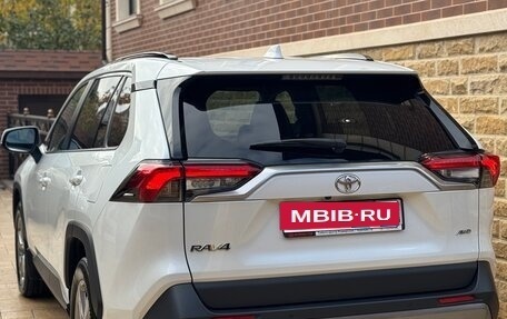 Toyota RAV4, 2021 год, 4 000 000 рублей, 6 фотография