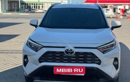 Toyota RAV4, 2021 год, 4 000 000 рублей, 3 фотография
