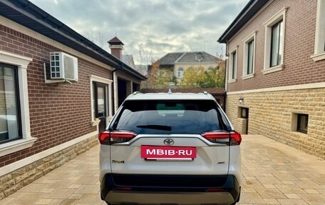 Toyota RAV4, 2021 год, 4 000 000 рублей, 8 фотография