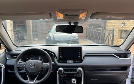Toyota RAV4, 2021 год, 4 000 000 рублей, 11 фотография