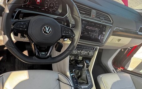 Volkswagen Tiguan II, 2018 год, 3 200 000 рублей, 16 фотография