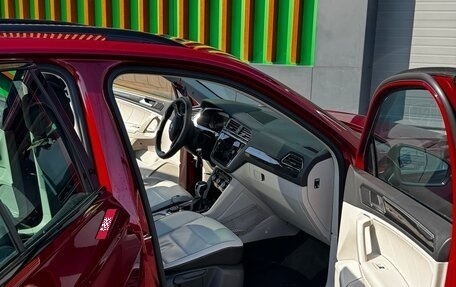 Volkswagen Tiguan II, 2018 год, 3 200 000 рублей, 13 фотография